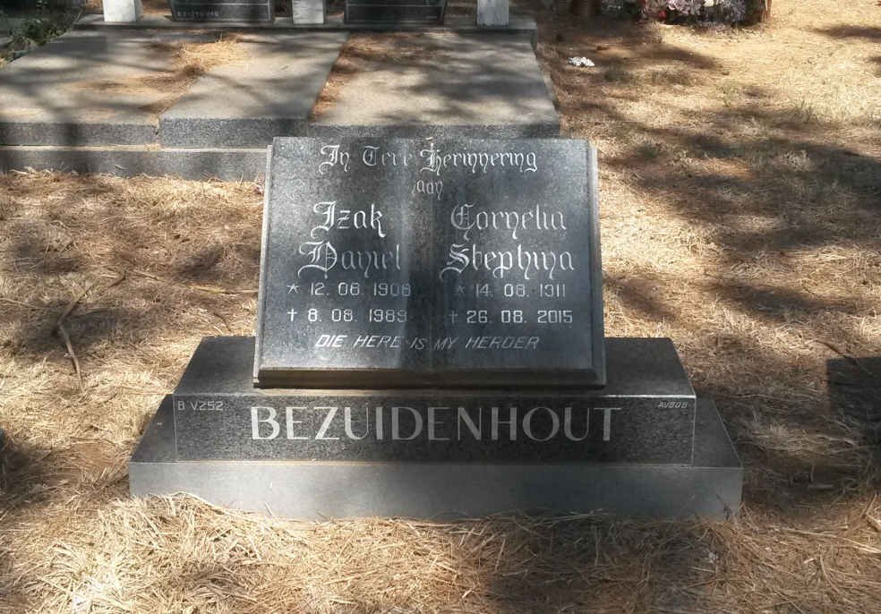 BEZUIDENHOUT Izak Daniel 1908-1989 &amp; Cornelia Stephina 1911-2015