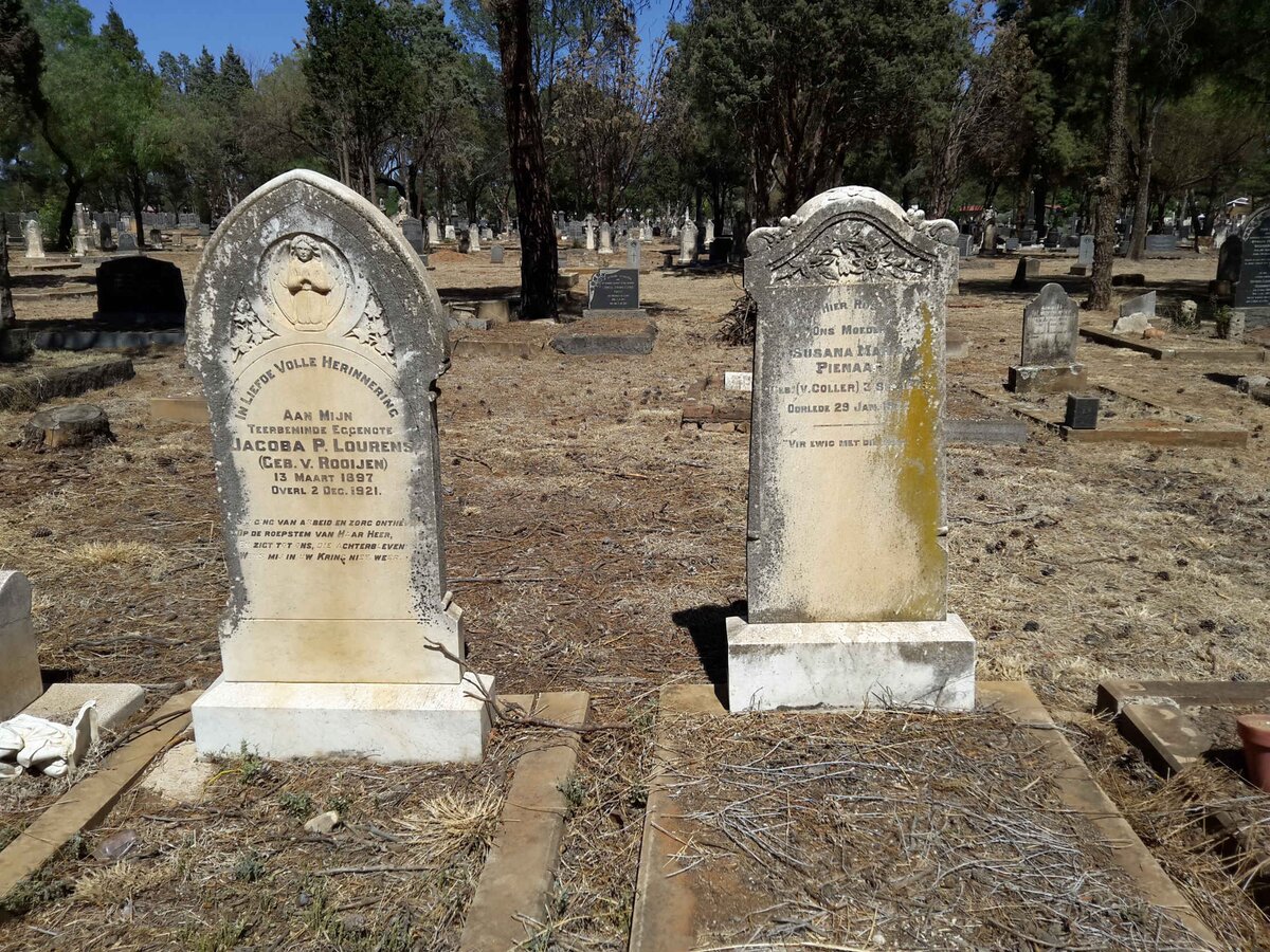 LOURENS Jacoba P. nee V. ROOIJEN 1897-1921 :: PIENAAR Susanna Maria nee V. COLLER 18??-1922