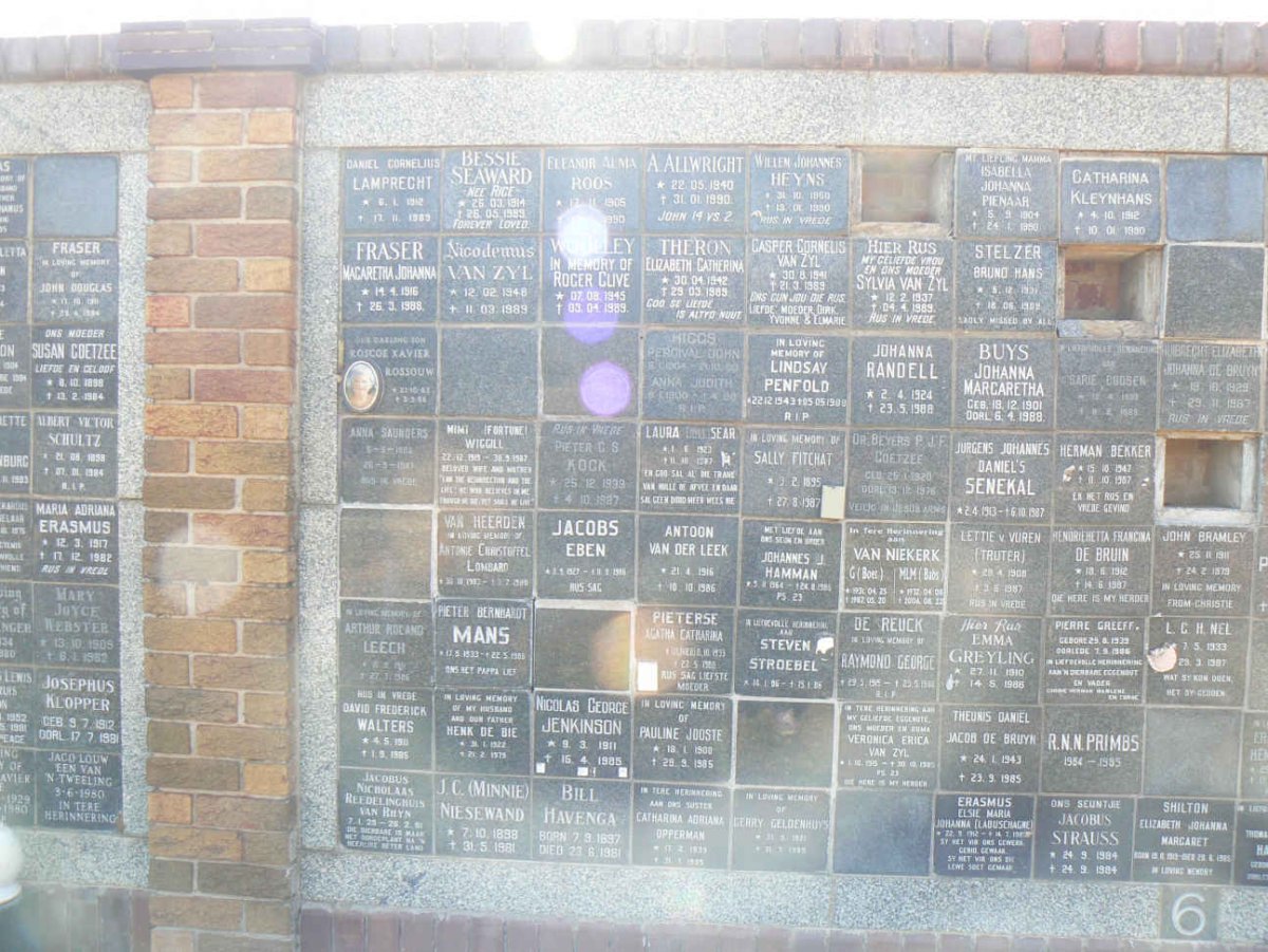 09. Gedenkmuur / Memorial wall _9