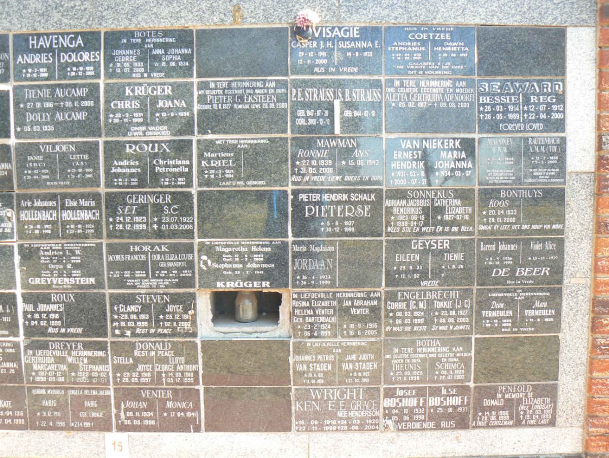 28. Gedenkmuur / Memorial wall _28