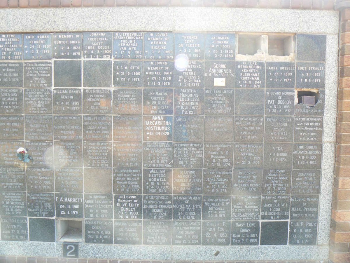 17. Gedenkmuur / Memorial wall _17