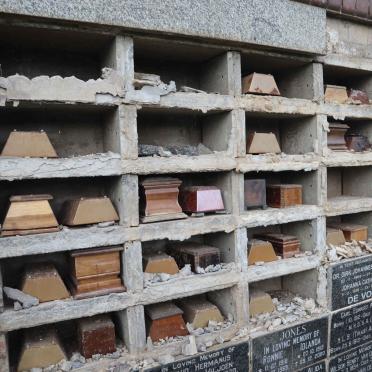 8. Gedenkmure / Memorial Walls