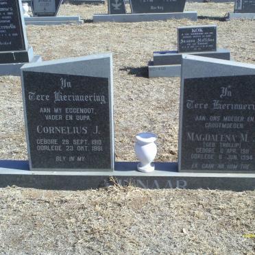 MINNAAR Cornelius J. 1910-1981 &amp; Magdalena M.J. TROLLIP 1911-1994