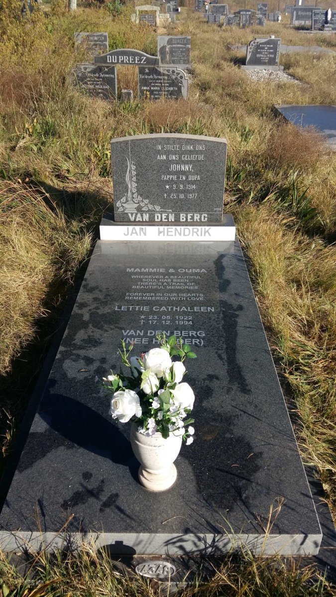 BERG Jan Hendrik, van den 1914-1977 &amp; Lettie Cathaleen HOLDER 1922-1994