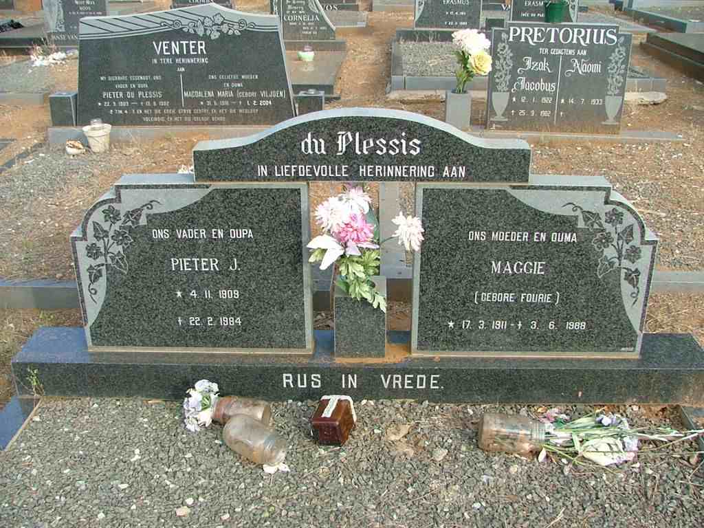 PLESSIS Pieter J, du 1909-1984 &amp; Maggie FOURIE 1911-1988