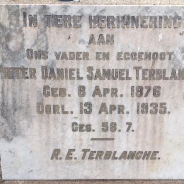 Free State, BOSHOF district, Dealesville, Nooitgedacht 517, Nooitgedag, farm cemetery