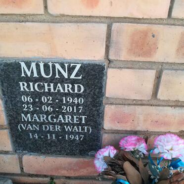 MÜNZ Richard 1940-2017 &amp; Margaret VAN DER WALT 1947-