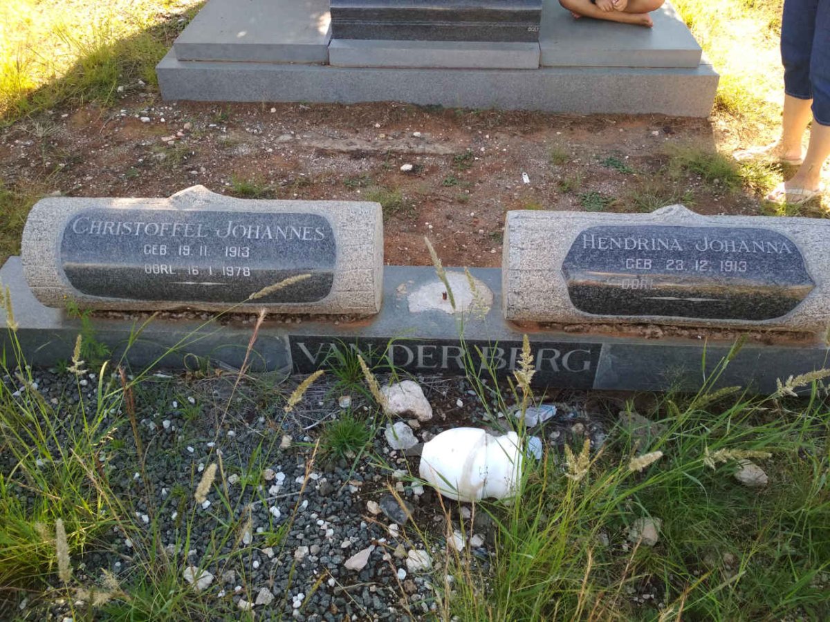 BERG Christoffel Johannes, van der 1913-1978 &amp; Hendrina Johanna 1913-