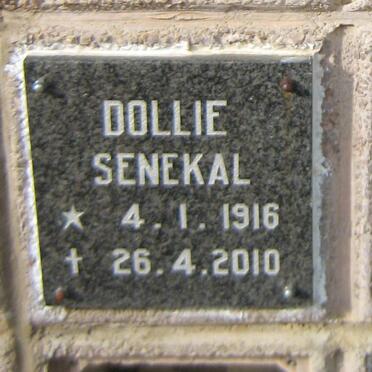 SENEKAL Dollie 1916-2010