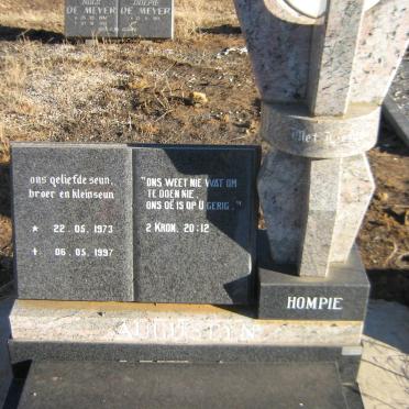 AUGUSTYN Hompie 1973-1997