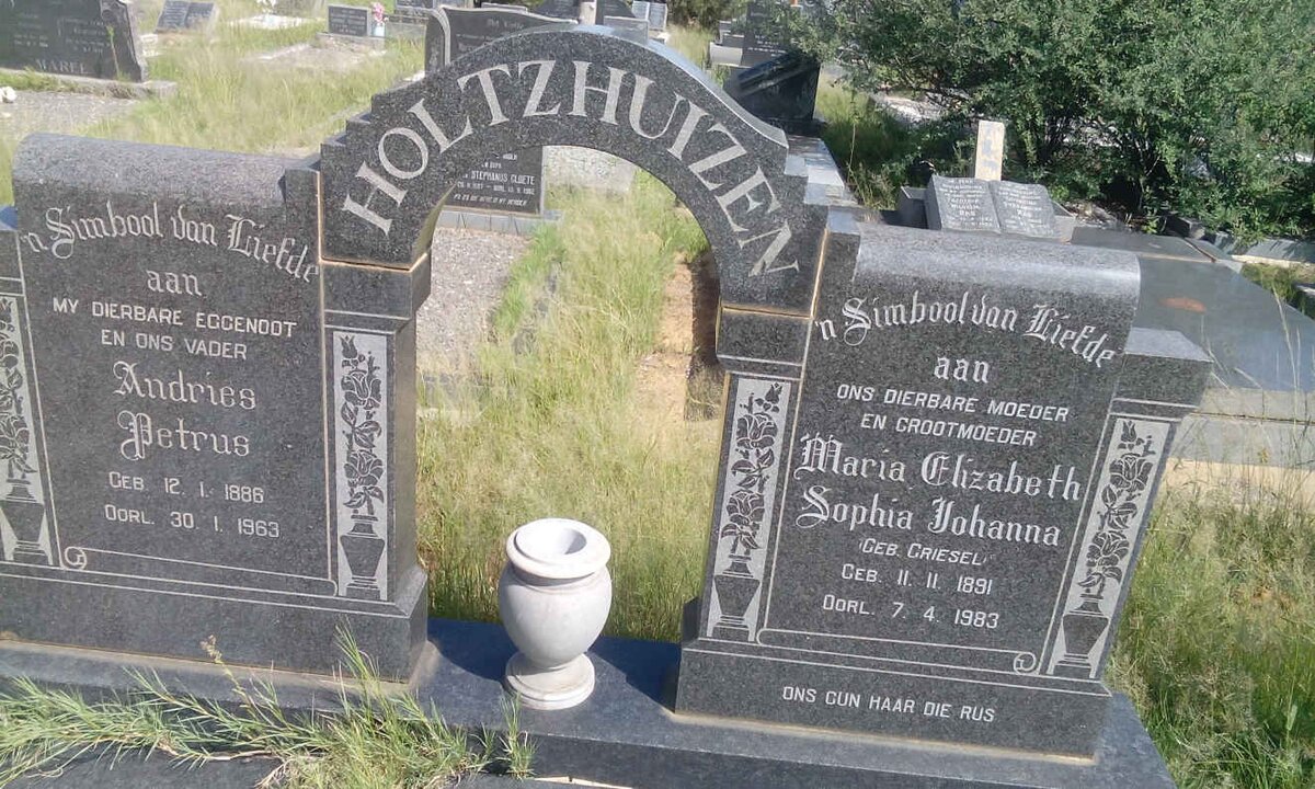 HOLTZHUIZEN Andries Petrus 1886-1963 &amp; Maria Elizabeth Sophia Johanna GRIESEL 1891-1983