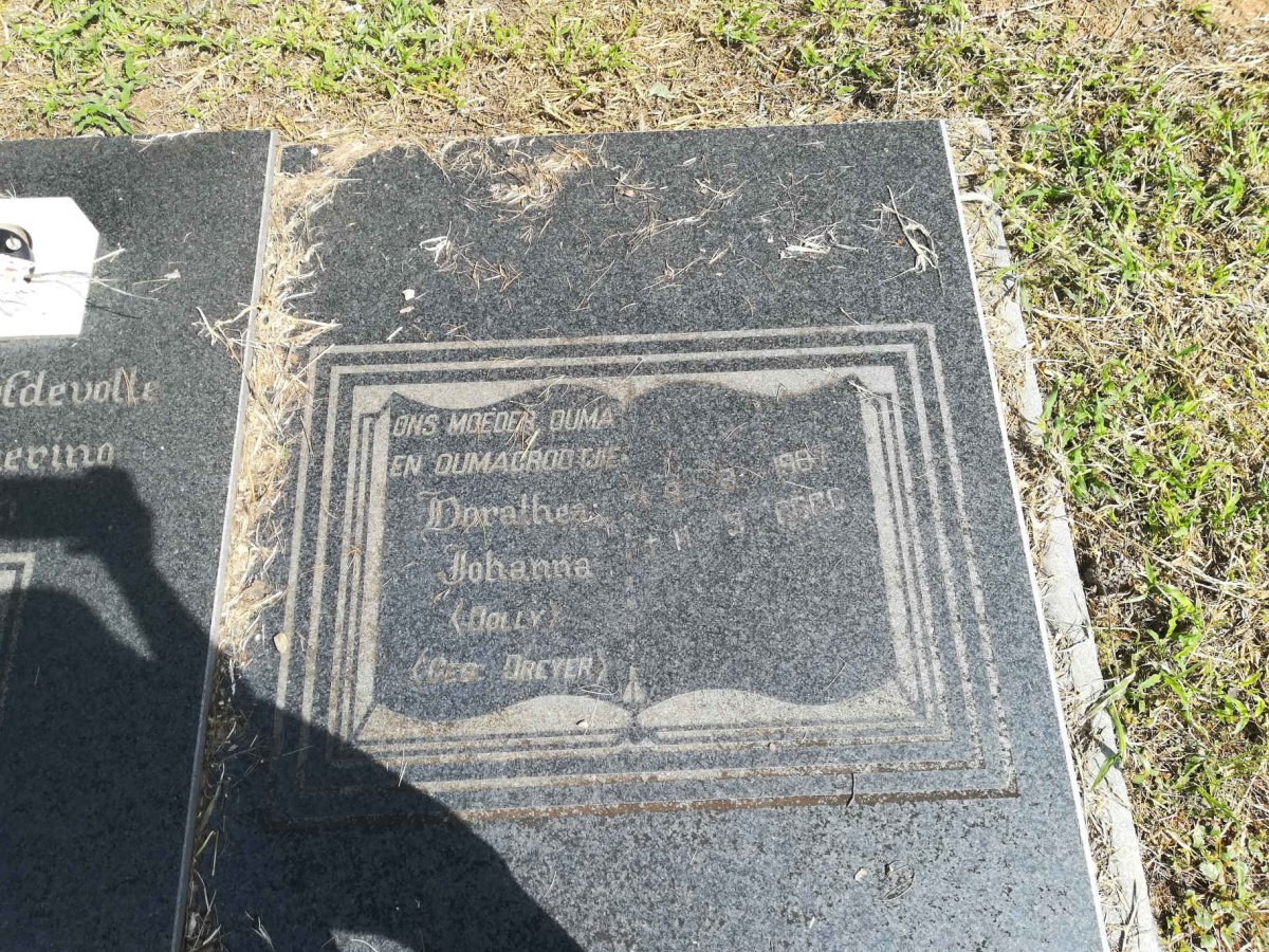 OOSTHUIZEN Dorathea Johanna nee DREYER 1907-2000
