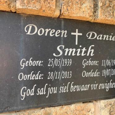 SMITH Danie 1936-2016 &amp; Doreen 1939-2013