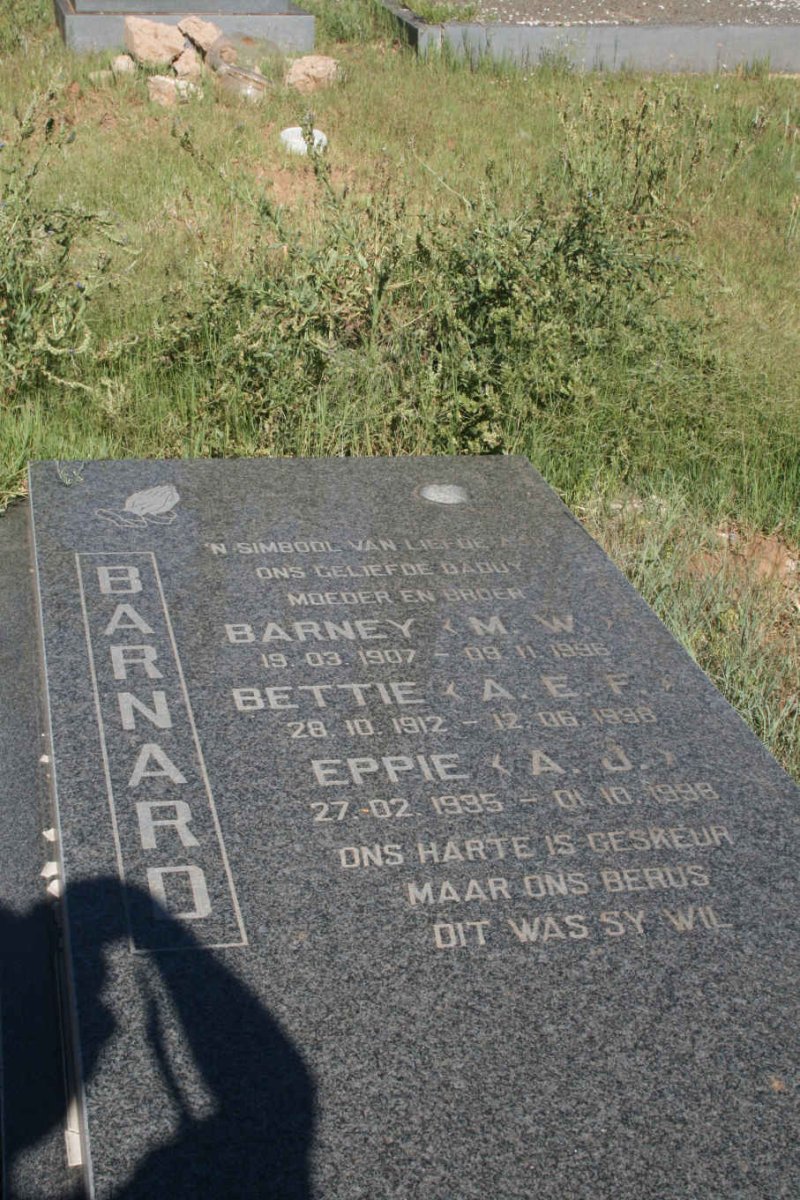 BARNARD M.W.1907-1996 :: BARNARD A.E.F. 1912-1998 :: BARNARD A.J. 1935-1998