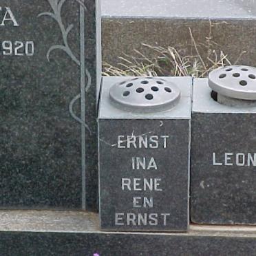 BERG Johannes Jacobus, van den 1916-2005 &amp; Maria Aletta SNYMAN 1920-1973