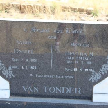 TONDER Daniel, van 1891-1977 &amp; Bertha M. BOECKER 1891-1974