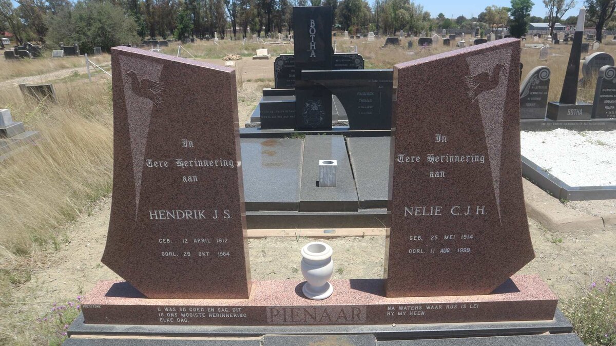 PIENAAR Hendrik J.S. 1912-1984 &amp; Nelie C.J.H. 1914-1999