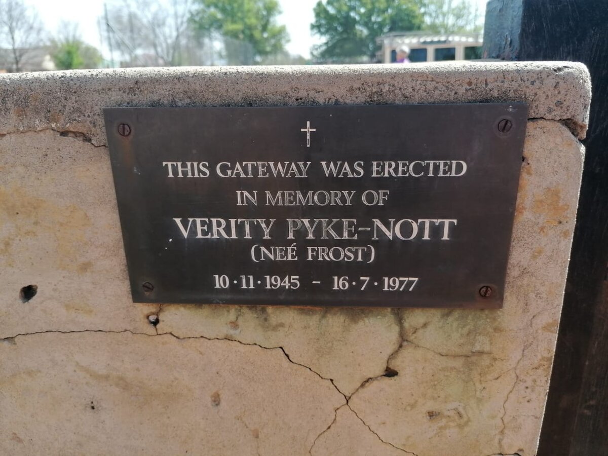 NOTT Verity, PYKE nee FROST 1945-1977