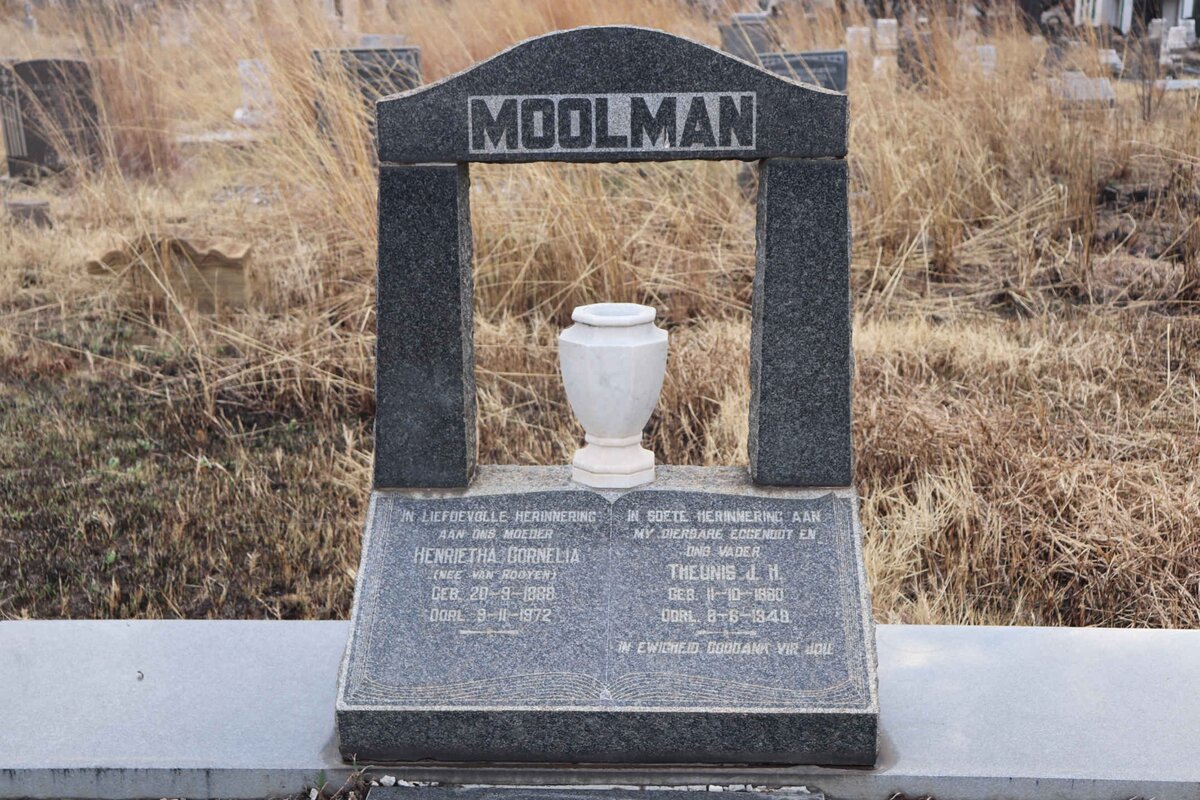 MOOLMAN Theunis J.H. 1880-1948 &amp; Henrietha Cornelia VAN ROOYEN 188?-1972