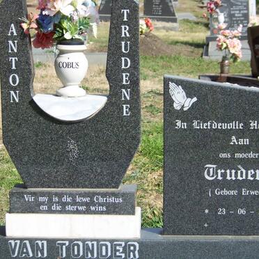 TONDER Jacobus Megiel, van 1954-2000 & Trudene ERWEE 1958- _2