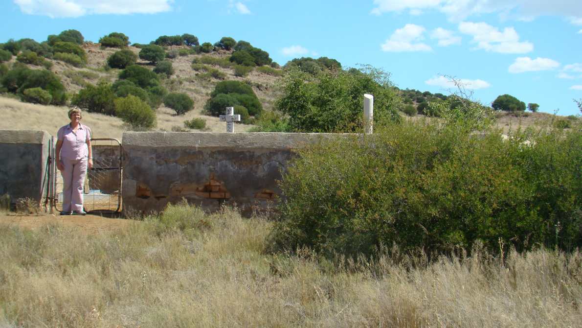 2. Entrance to the cemetery
