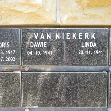 NIEKERK Dawie, van 1941- & Linda 1941-