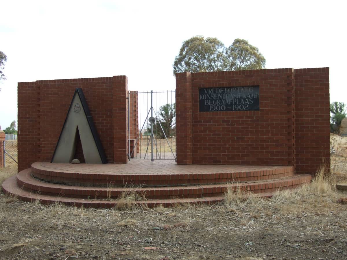 02. Ingang na Vredefortweg Konsentrasiekamp Begraafplaas