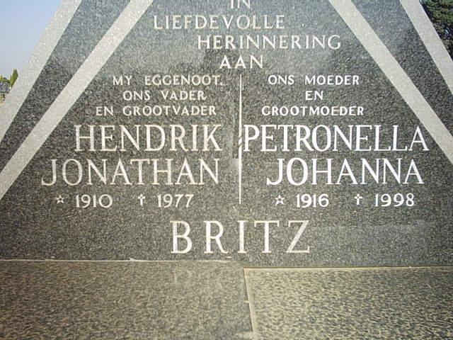 BRITZ Hendrik Jonathan 1910-1977 &amp; Petronella Johanna 1916-1998