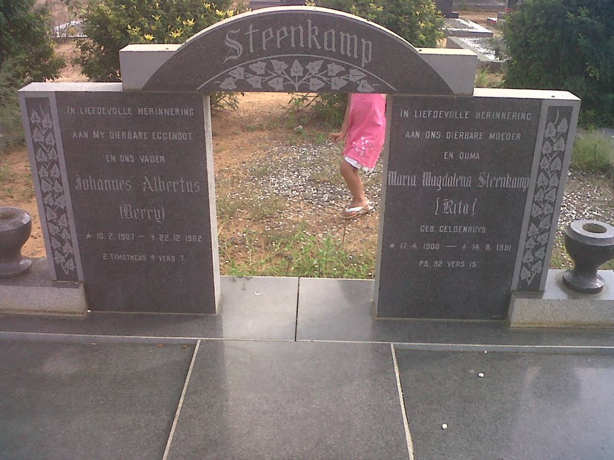 STEENKAMP Johannes Albertus 1907-1962 &amp; Maria Magdalena GELDENHUYS 1908-1981