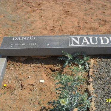 NAUDE Daniel 1921- &amp; Louisa FOURIE 1913-1996