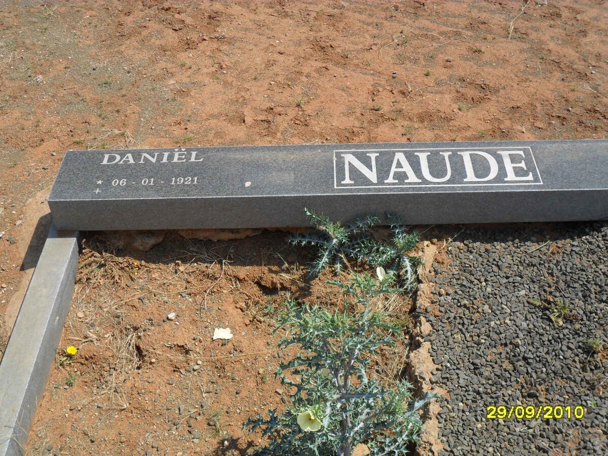 NAUDE Daniel 1921- &amp; Louisa FOURIE 1913-1996