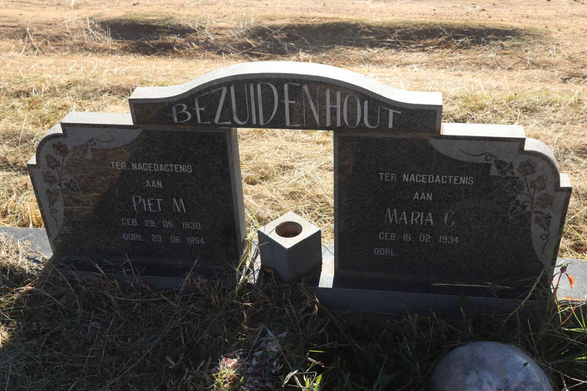 BEZUIDENHOUT Piet M. 1930-1994 & Maria C. 1934-