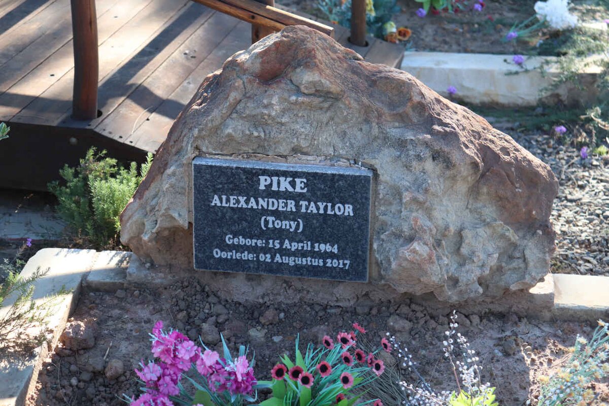 PIKE Alexander Taylor 1964-2017