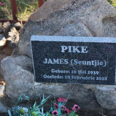 PIKE James 1939-2018