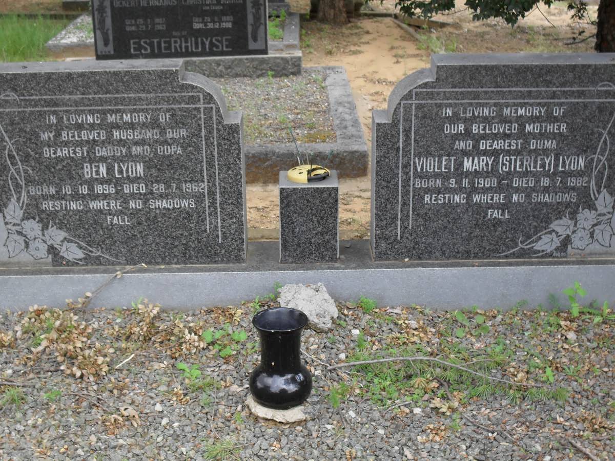 LYON Ben 1896-1962 &amp; Violet Mary STERLEY 1900-1982