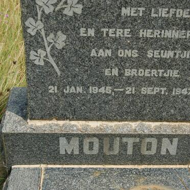 MOUTON 1945-1947