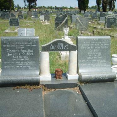 WET Thomas Ignatius Jacobus, de 1905-1983 &amp; Gerda Jacoba Aletta RAYMOND 1918-1953