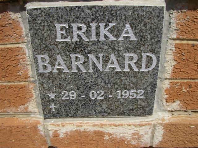 BARNARD Erika 1952-