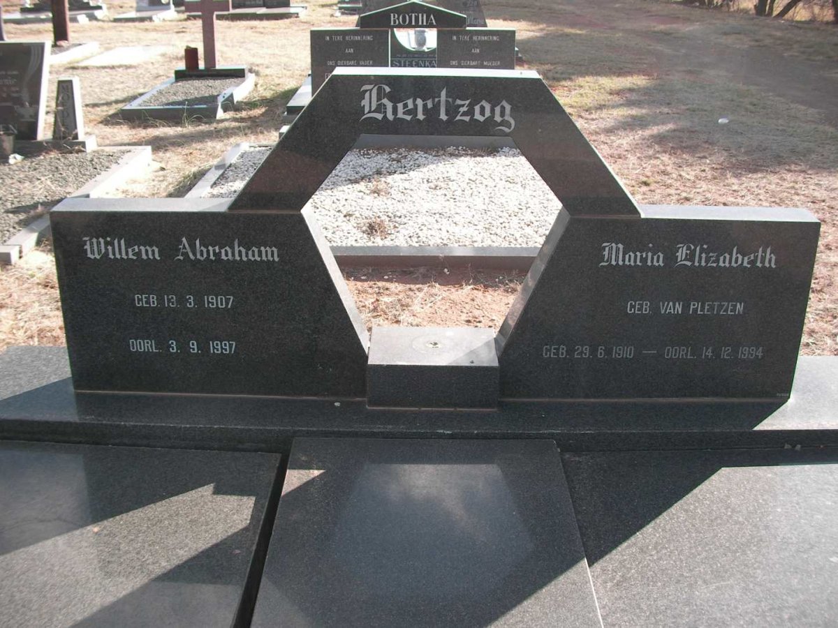 HERTZOG Willem Abraham 1907-1997 &amp; Maria Elizabeth VAN PLETZEN 1910-1994