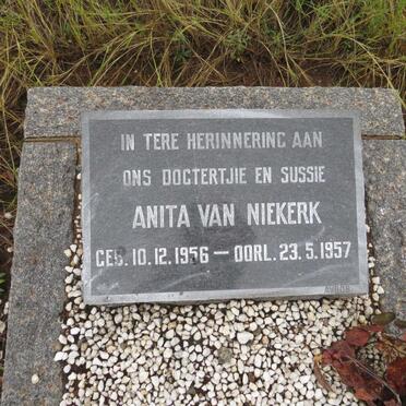NIEKERK Anita, van 1956-1957