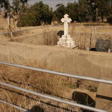 Free State, REITZ district, Outuin 665, farm cemetery