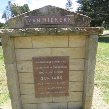 NIEKERK Gerhard, van 1971-2014