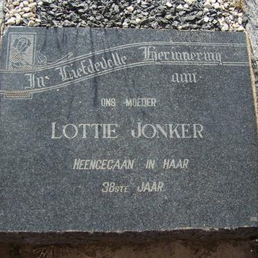 JONKER Lottie