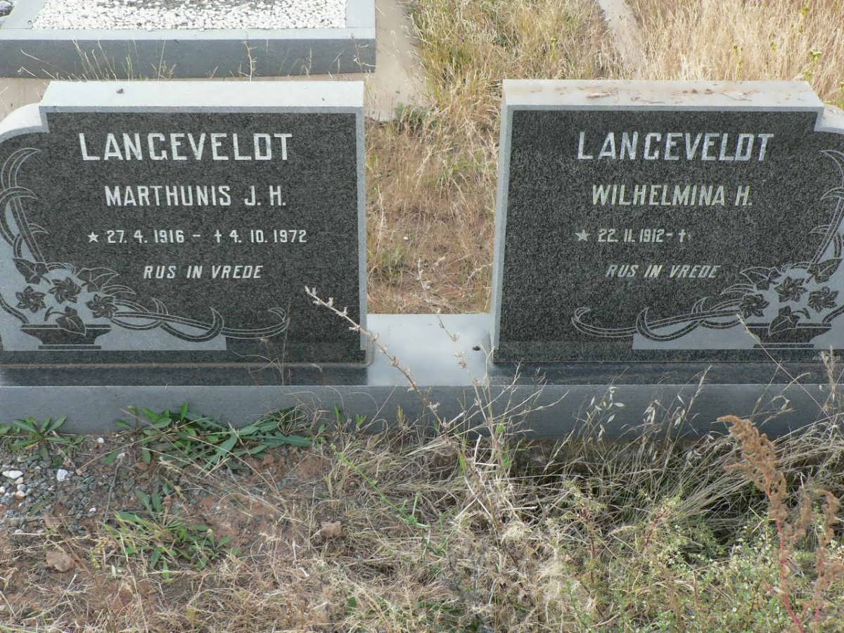 LANGEVELDT Marthunis J.H. 1916-1972 &amp; Wilhelmina H. 1912-