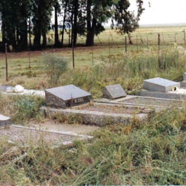 Free State, SASOLBURG district, Tussenin, farm cemetery