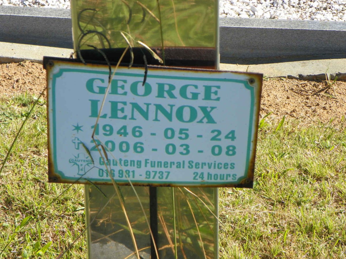 LENNOX George 1946-2006