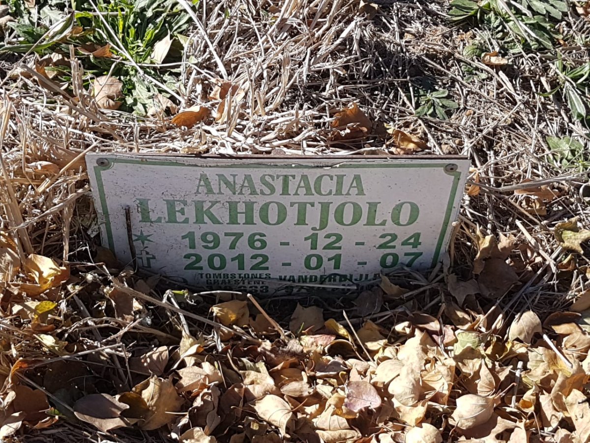 LEKHOTJOLO Anastacia 1976-2012