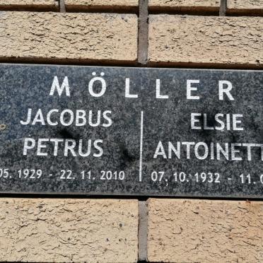 MOLLER Jacobus Petrus 1929-2010 &amp; Elsie Antoinette 1932-2011