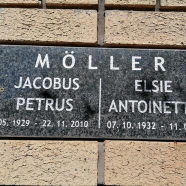 MOLLER Jacobus Petrus 1929-2010 &amp; Elsie Antoinette 1932-2011