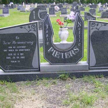 PIETERS Issie 1912-1982 &amp; Nellie